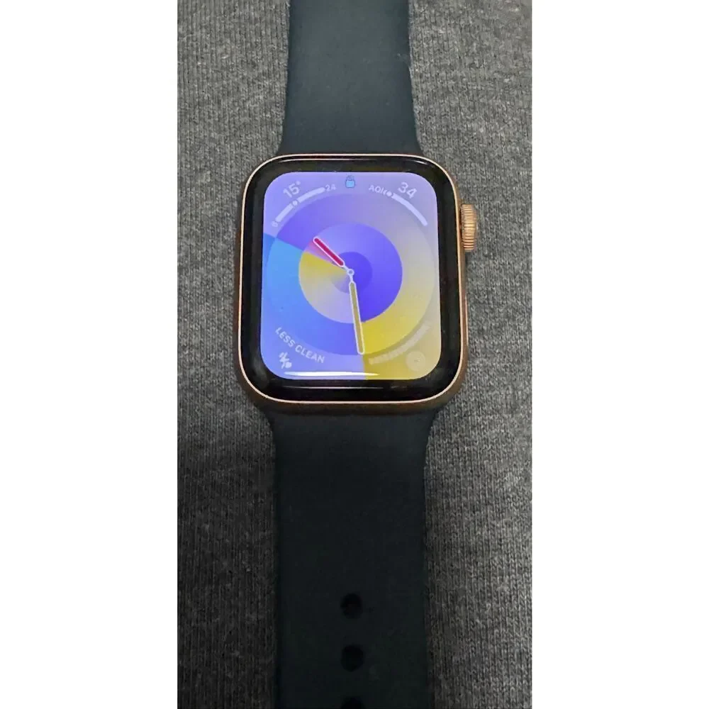 Apple Watch SE 40mm 32GB A2353 Aluminum Gold/Charger